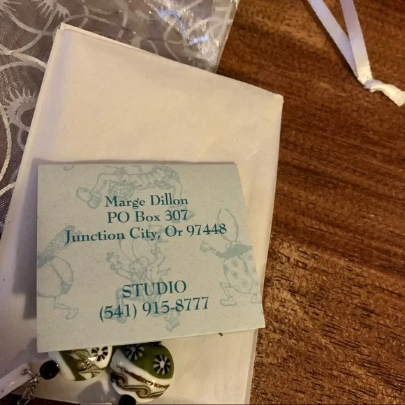 Hand made black and white earrings - Picture 5 of 5